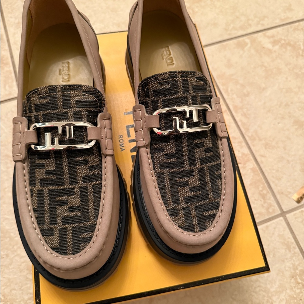 Fendi Men's Tan and Black Patterned Loafers